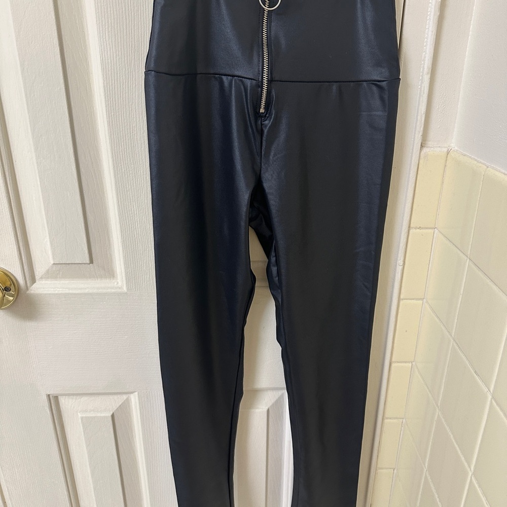 Size small leather like material leggings nwot